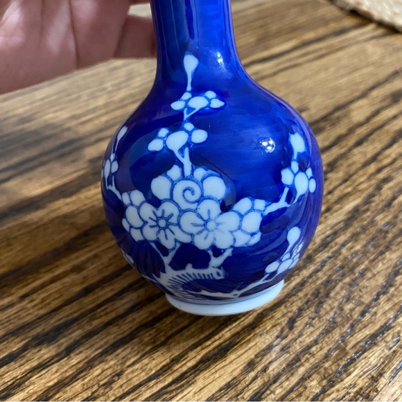 Vintage Blue & White Prunus Blossom Vase - Picture 5 of 7